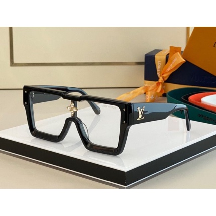 Louis Vuitton AAA Quality Sunglasses in 161428