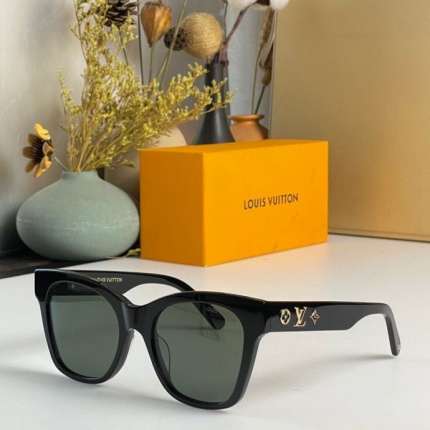 Louis Vuitton AAA Quality Sunglasses in 161451