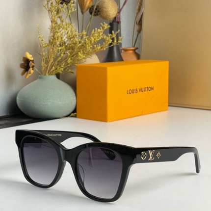 Louis Vuitton AAA Quality Sunglasses in 161452