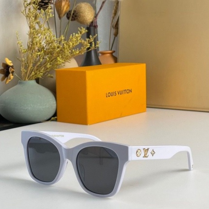 Louis Vuitton AAA Quality Sunglasses in 161453