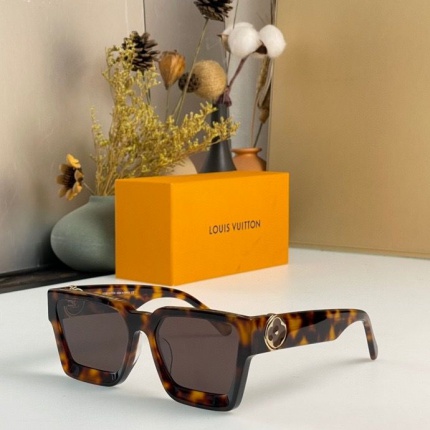 Louis Vuitton AAA Quality Sunglasses in 161465