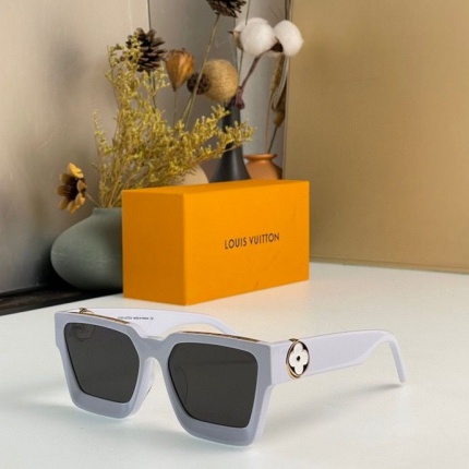 Louis Vuitton AAA Quality Sunglasses in 161467