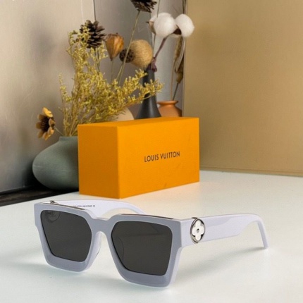 Louis Vuitton AAA Quality Sunglasses in 161468