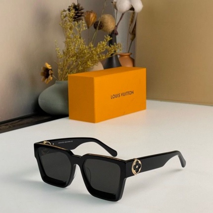 Louis Vuitton AAA Quality Sunglasses in 161469