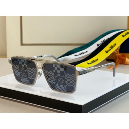 Louis Vuitton AAA Quality Sunglasses in 161503