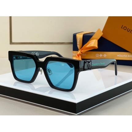 Louis Vuitton AAA Quality Sunglasses in 161513