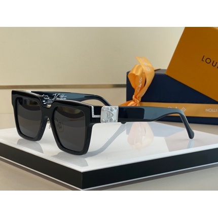 Louis Vuitton AAA Quality Sunglasses in 161517