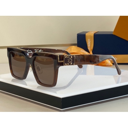 Louis Vuitton AAA Quality Sunglasses in 161519