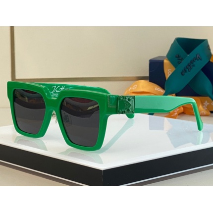 Louis Vuitton AAA Quality Sunglasses in 161520