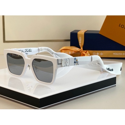 Louis Vuitton AAA Quality Sunglasses in 161522