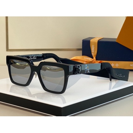 Louis Vuitton AAA Quality Sunglasses in 161524