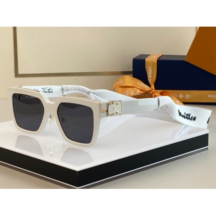 Louis Vuitton AAA Quality Sunglasses in 161526