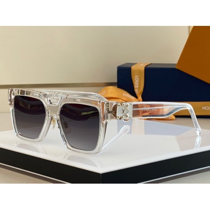Louis Vuitton AAA Quality Sunglasses in 161528