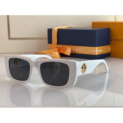 Louis Vuitton AAA Quality Sunglasses in 161530