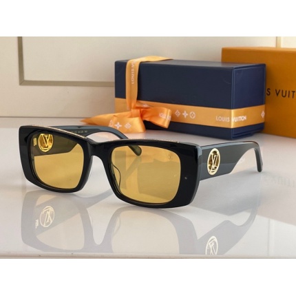 Louis Vuitton AAA Quality Sunglasses in 161533