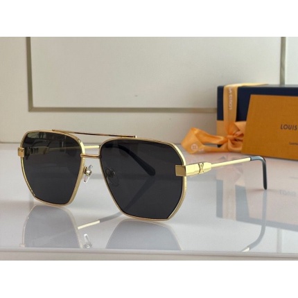 Louis Vuitton AAA Quality Sunglasses in 161582