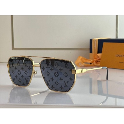 Louis Vuitton AAA Quality Sunglasses in 161583