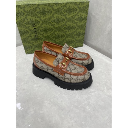 Gucci Loafers For Women in 163701