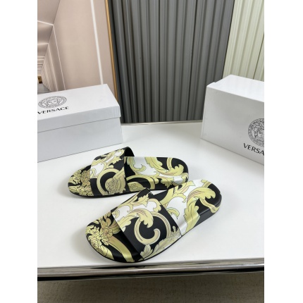 Versace Slippers For Men in 166502
