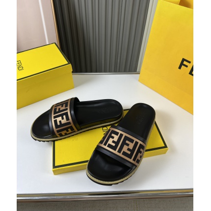 Fendi Slippers And Sandals For Men in 166507
