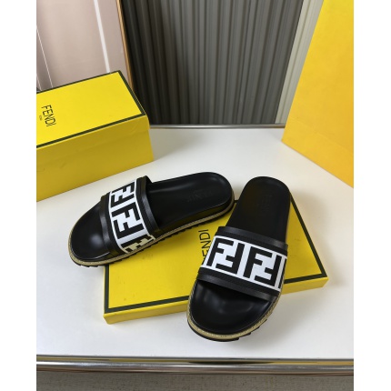 Fendi Slippers And Sandals For Men in 166508