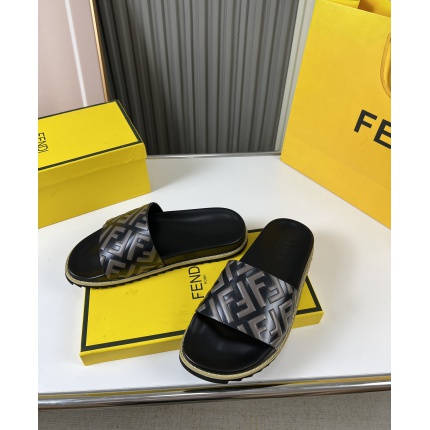 Fendi Slippers And Sandals For Men in 166520