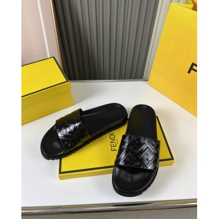 Fendi Slippers And Sandals For Men in 166521