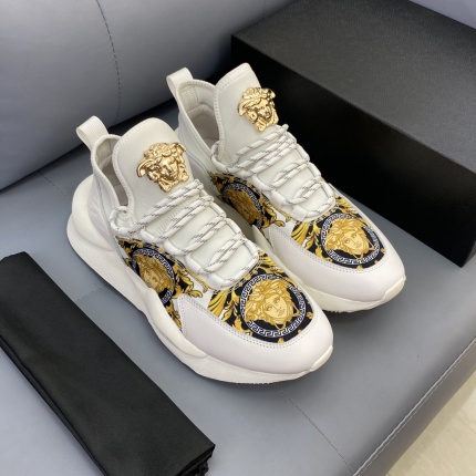 Versace Sneakers For Men in 166670