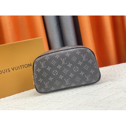 Louis Vuitton Cosmetic Bags in 166886