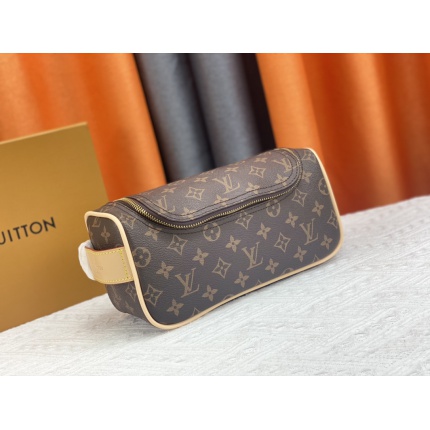 Louis Vuitton Cosmetic Bags in 166898