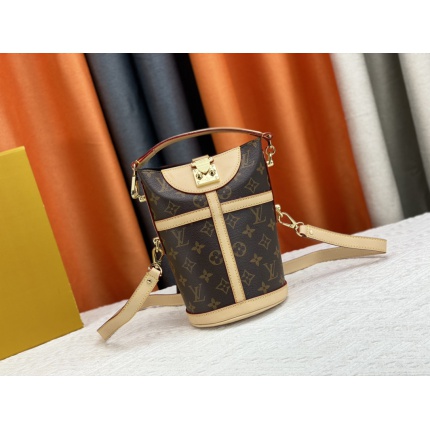 Louis Vuitton AAA Quality Handbags in 166928