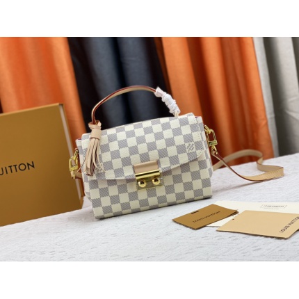 Louis Vuitton AAA Quality Handbags in 166979