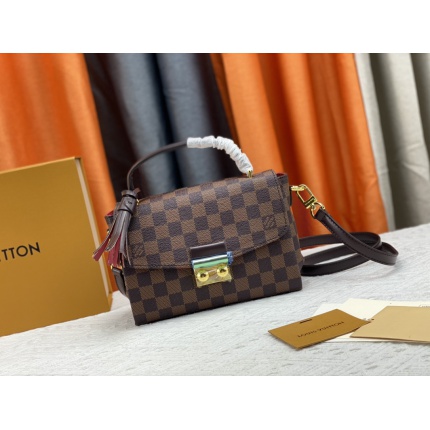 Louis Vuitton AAA Quality Handbags in 166980