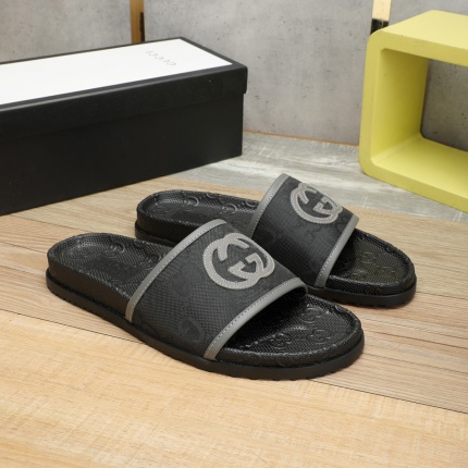 Gucci Slippers For Men in 167312