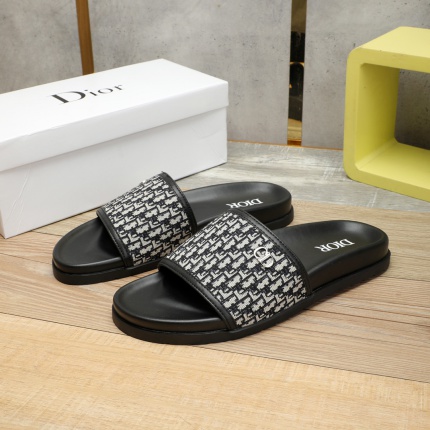 Dior Slippers For Men in 167331