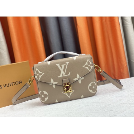 Louis Vuitton AAA Quality Handbags in 167566