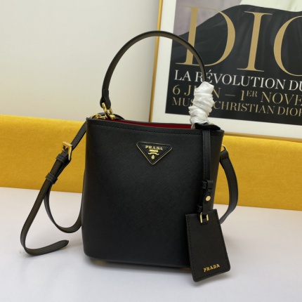 New Arrivals Prada High quality Handbags in 167628
