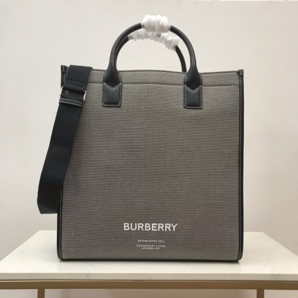 Burberry AAA Quality Handbags in 167789