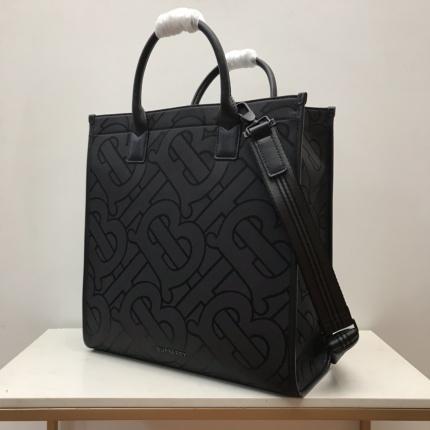 Burberry AAA Quality Handbags in 167790