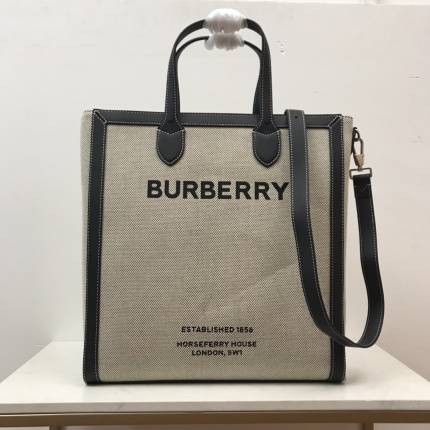 Burberry AAA Quality Handbags in 167793