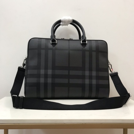 Burberry AAA Quality Handbags in 167795