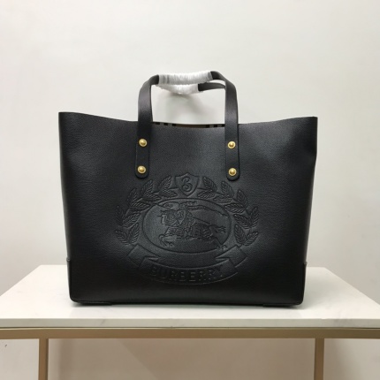 Burberry AAA Quality Handbags in 167798