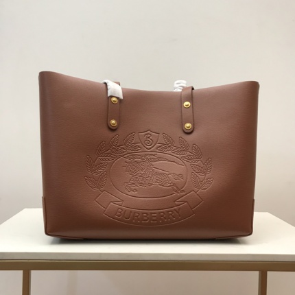 Burberry AAA Quality Handbags in 167799