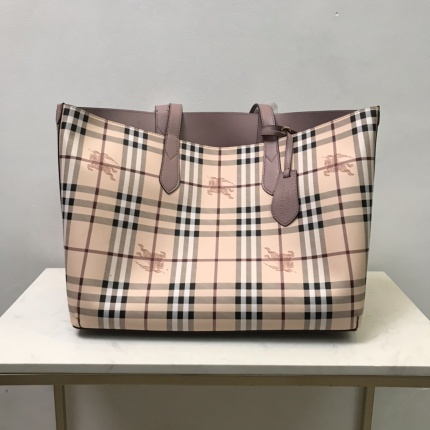 Burberry AAA Quality Handbags in 167800