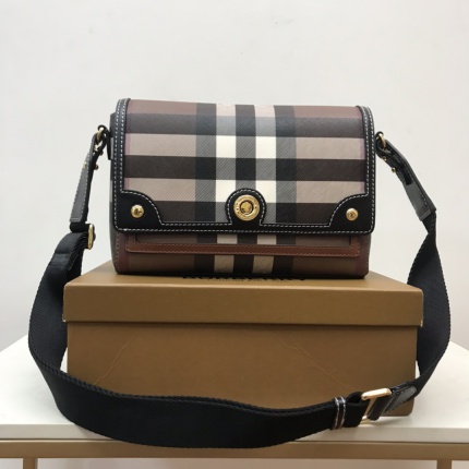 Burberry AAA+++ Crossbody Bags in 167850