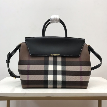 Burberry AAA+++ Crossbody Bags in 167853