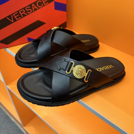 Versace Slippers For Men in 167870