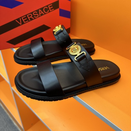 Versace Slippers For Men in 167871