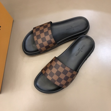 Louis Vuitton Slippers For Men in 167908