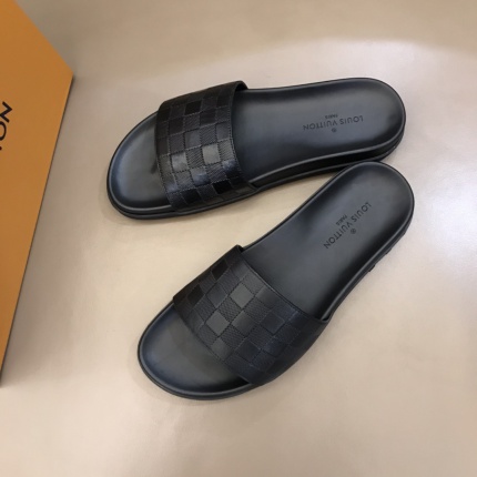 Louis Vuitton Slippers For Men in 167935